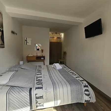 Chez Louis Hotel